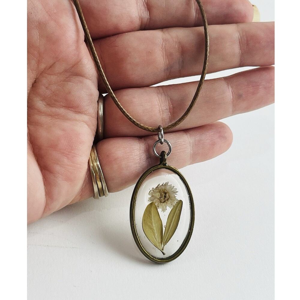 Vintage Brass Tone Real Dried Flowers Pendant Necklace Faux Leather Rope Spring